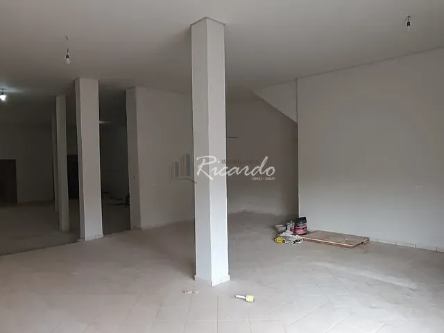 Loja com 180m², para alugar, no bairro Centro em Arapongas