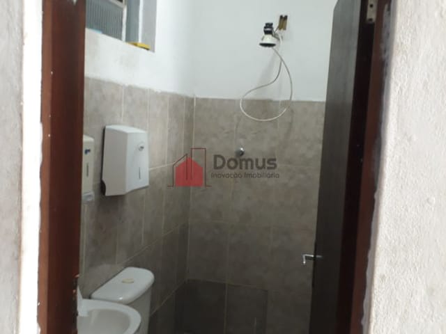 Galpão / Barracão com 250m², para alugar, no bairro Jardim Eloyna em Pindamonhangaba