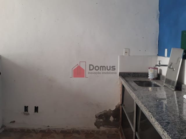 Galpão / Barracão com 250m², para alugar, no bairro Jardim Eloyna em Pindamonhangaba