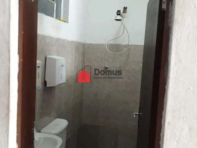 Galpão / Barracão com 250m², para alugar, no bairro Jardim Eloyna em Pindamonhangaba