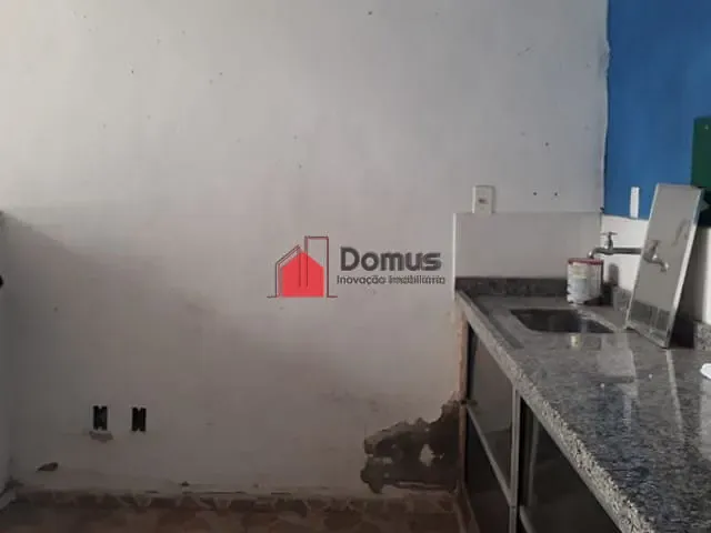 Galpão / Barracão com 250m², para alugar, no bairro Jardim Eloyna em Pindamonhangaba