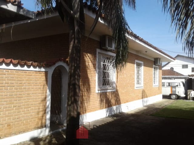 Comercial com 900m², à venda ou para alugar, no bairro Centro em Pindamonhangaba