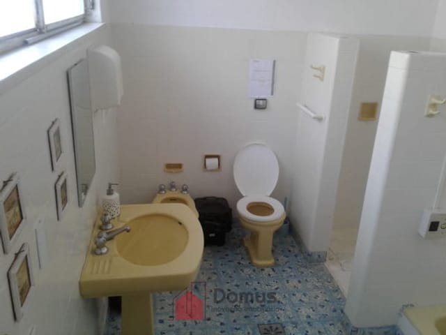Comercial com 900m², à venda ou para alugar, no bairro Centro em Pindamonhangaba
