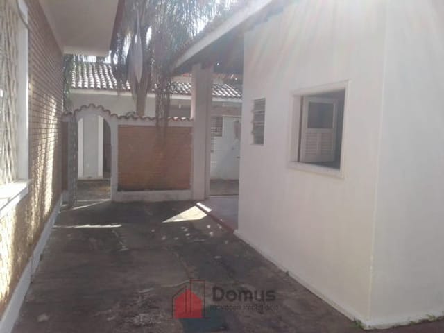 Comercial com 900m², à venda ou para alugar, no bairro Centro em Pindamonhangaba
