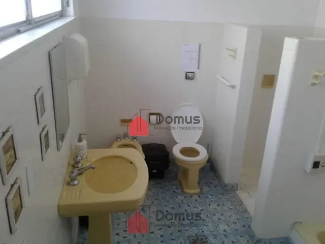 Comercial com 900m², à venda ou para alugar, no bairro Centro em Pindamonhangaba