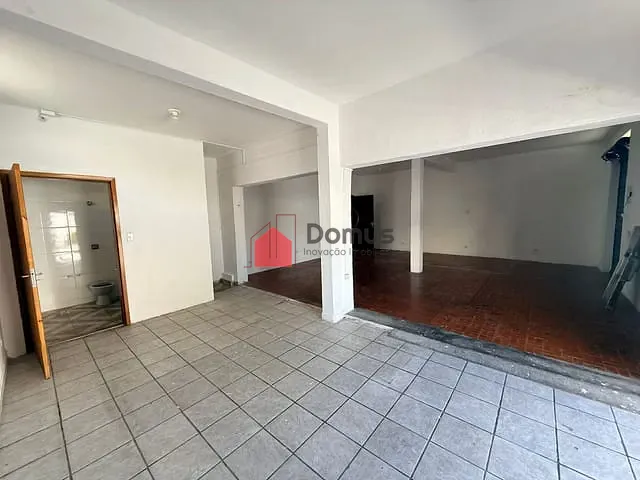 Loja para alugar, no bairro São Benedito em Pindamonhangaba