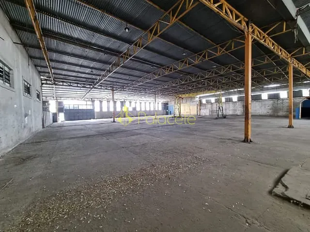 Galpão / Barracão com 1638m², à venda, no bairro Cidade Nova em Pindamonhangaba
