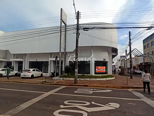 Loja com 662m², para alugar, no bairro Centro em Arapongas