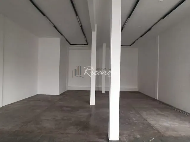 Loja com 662m², para alugar, no bairro Centro em Arapongas