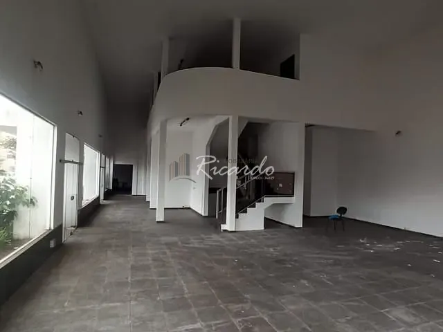 Loja com 662m², para alugar, no bairro Centro em Arapongas