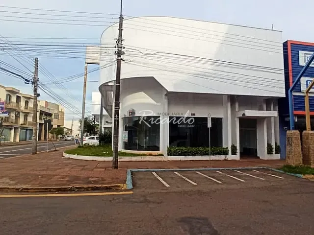 Loja com 662m², para alugar, no bairro Centro em Arapongas