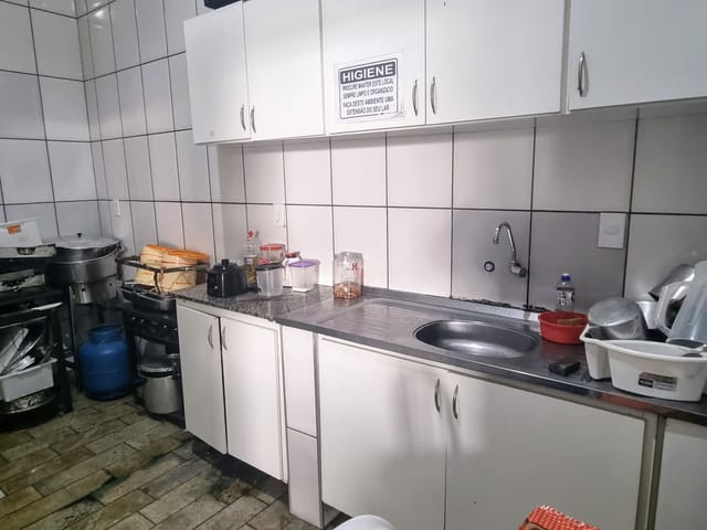 Prédio com 560m², à venda, no bairro Vila Velha em Roseira