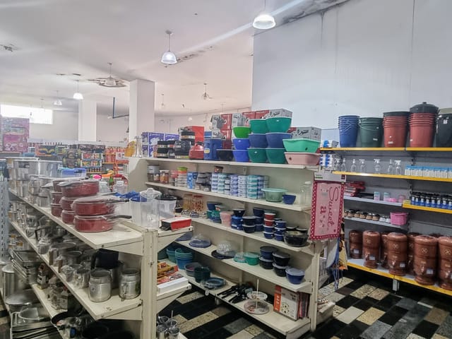 Prédio com 560m², à venda, no bairro Vila Velha em Roseira