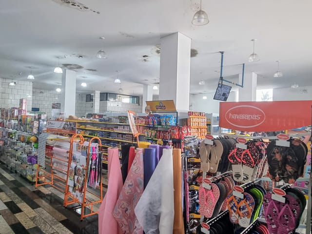 Prédio com 560m², à venda, no bairro Vila Velha em Roseira