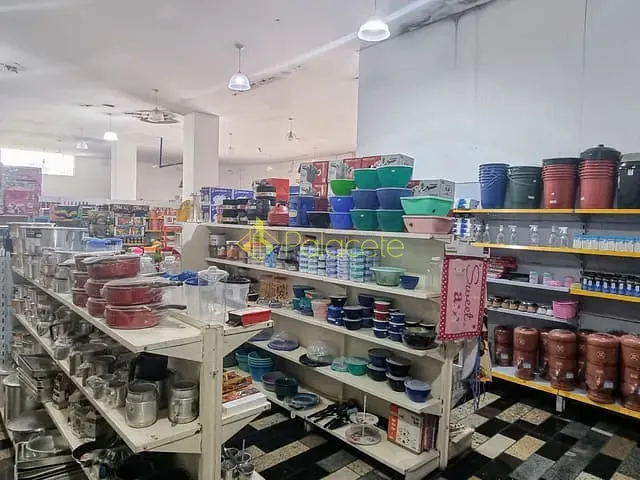 Prédio com 560m², à venda, no bairro Vila Velha em Roseira