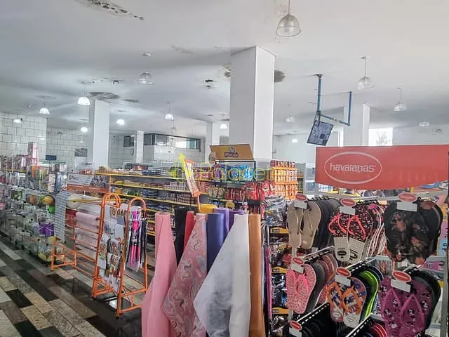 Prédio com 560m², à venda, no bairro Vila Velha em Roseira