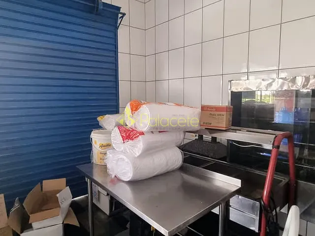 Prédio com 560m², à venda, no bairro Vila Velha em Roseira