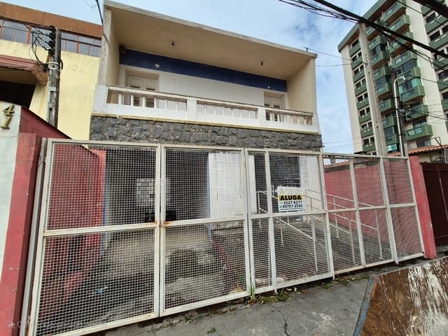 Casa com 350m², à venda ou para alugar, no bairro Centro em Pindamonhangaba