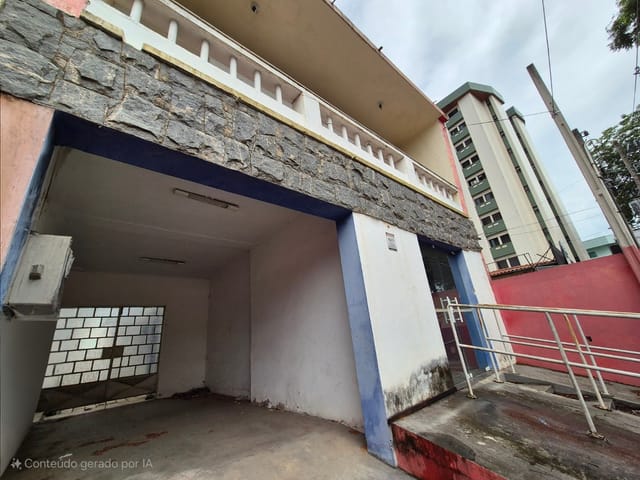 Casa com 350m², à venda ou para alugar, no bairro Centro em Pindamonhangaba