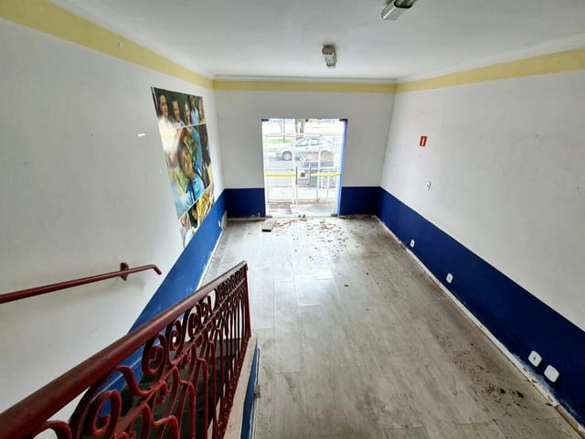Casa com 350m², à venda ou para alugar, no bairro Centro em Pindamonhangaba