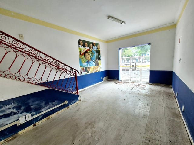 Casa com 350m², à venda ou para alugar, no bairro Centro em Pindamonhangaba