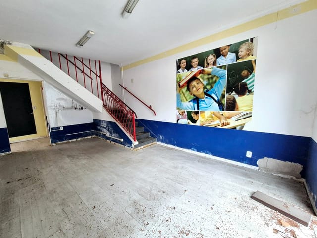 Casa com 350m², à venda ou para alugar, no bairro Centro em Pindamonhangaba