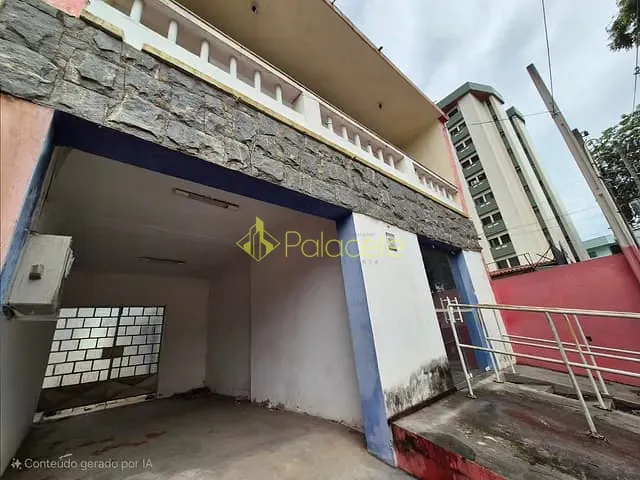 Casa com 350m², à venda ou para alugar, no bairro Centro em Pindamonhangaba