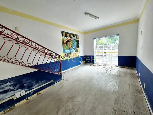 Casa com 350m², à venda ou para alugar, no bairro Centro em Pindamonhangaba