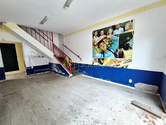 Casa com 350m², à venda ou para alugar, no bairro Centro em Pindamonhangaba
