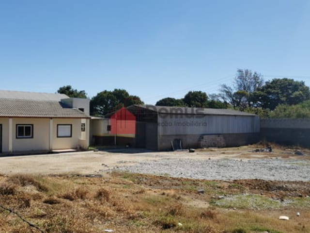 Comercial com 1350m², para alugar, no bairro Feital em Pindamonhangaba