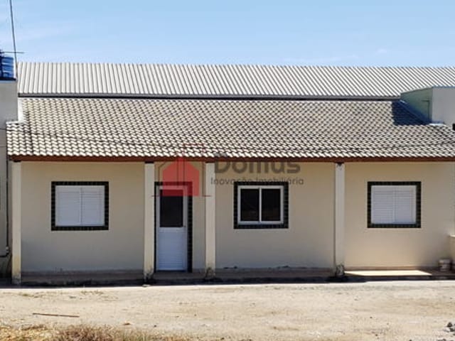 Comercial com 1350m², para alugar, no bairro Feital em Pindamonhangaba