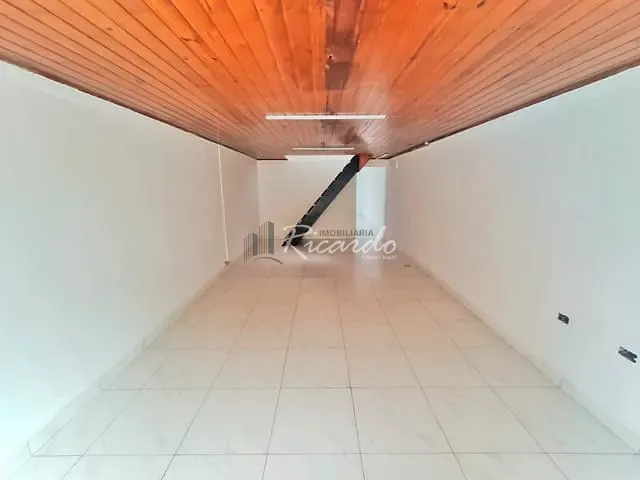 Loja com 207m², para alugar, no bairro Centro em Arapongas