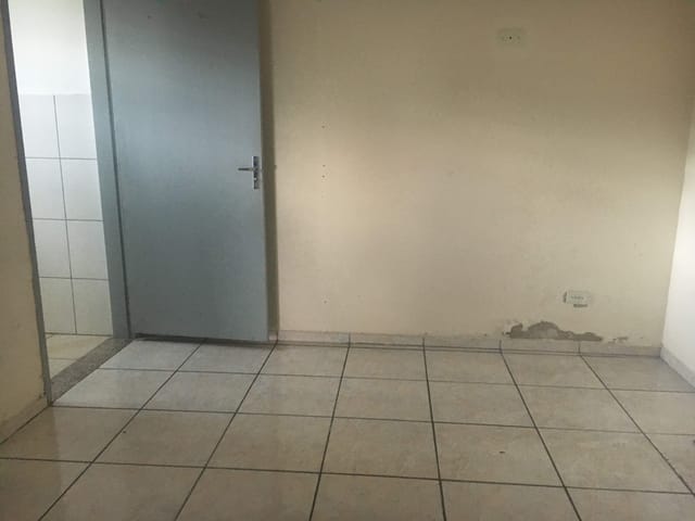 Loja para alugar, no bairro Jardim Cristina em Pindamonhangaba