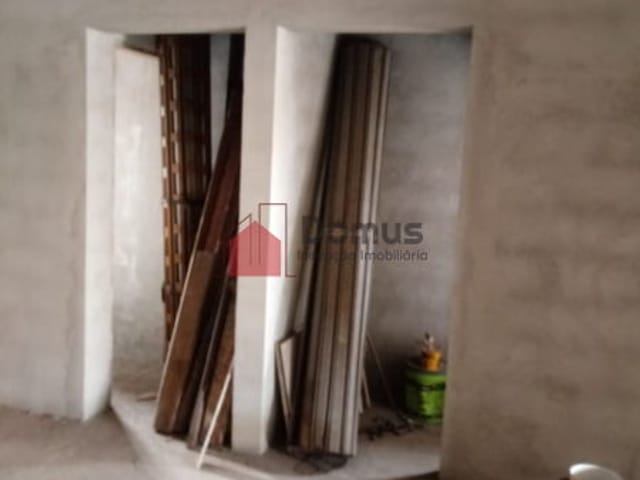 Loja à venda, no bairro Conjunto Residencial Araretama em Pindamonhangaba