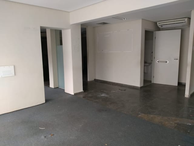 Prédio com 300m², à venda, no bairro Centro em Pindamonhangaba