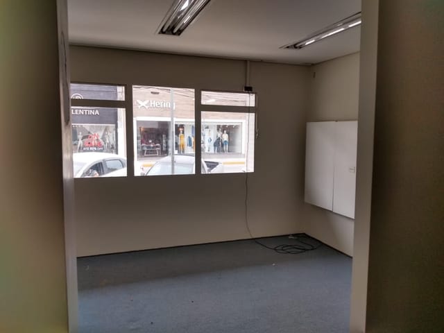 Prédio com 300m², à venda, no bairro Centro em Pindamonhangaba