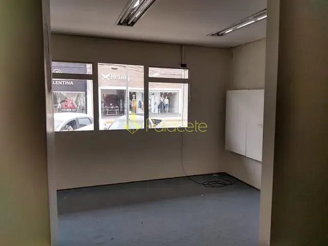 Prédio com 300m², à venda, no bairro Centro em Pindamonhangaba