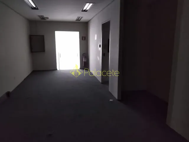Prédio com 300m², à venda, no bairro Centro em Pindamonhangaba