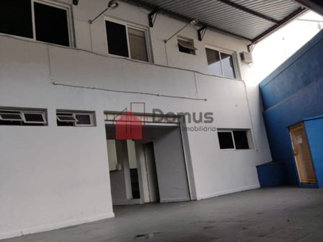 Galpão / Barracão com 500m², para alugar, no bairro Centro em Taubaté