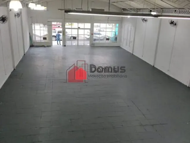 Galpão / Barracão com 500m², para alugar, no bairro Centro em Taubaté
