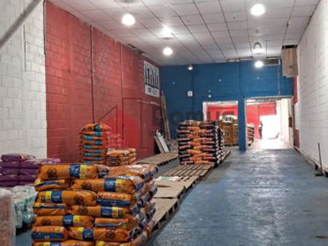 Galpão / Barracão com 500m², para alugar, no bairro São Benedito em Pindamonhangaba