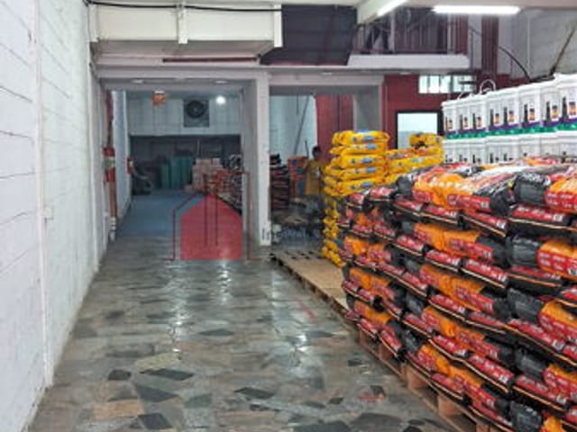 Galpão / Barracão com 500m², para alugar, no bairro São Benedito em Pindamonhangaba
