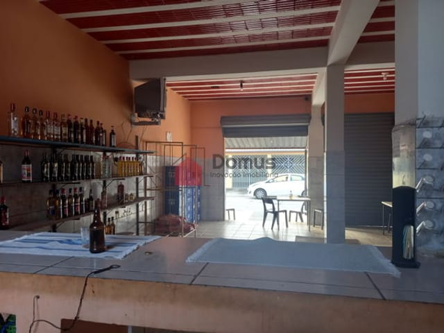 Comercial com 264m², à venda ou para alugar, no bairro Mantiqueira em Pindamonhangaba