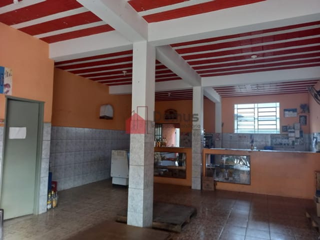 Comercial com 264m², à venda ou para alugar, no bairro Mantiqueira em Pindamonhangaba