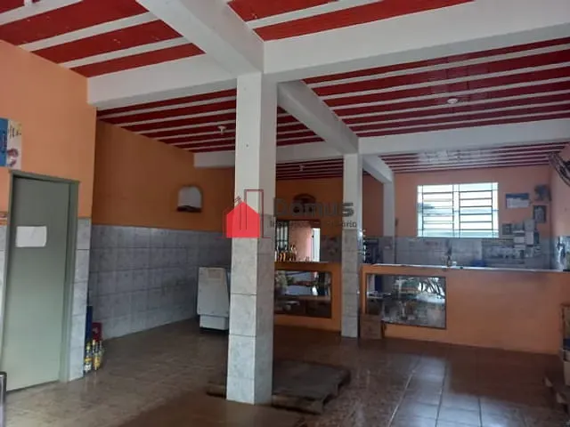 Comercial com 264m², à venda ou para alugar, no bairro Mantiqueira em Pindamonhangaba