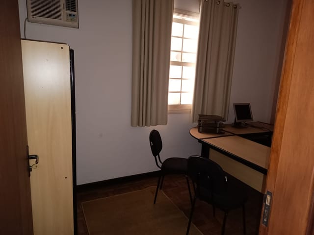 Comercial com 210m², para alugar, no bairro Centro em Taubaté