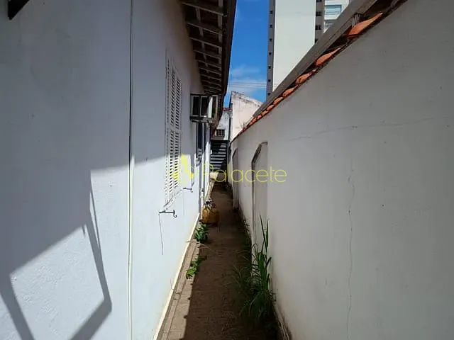 Comercial com 210m², para alugar, no bairro Centro em Taubaté