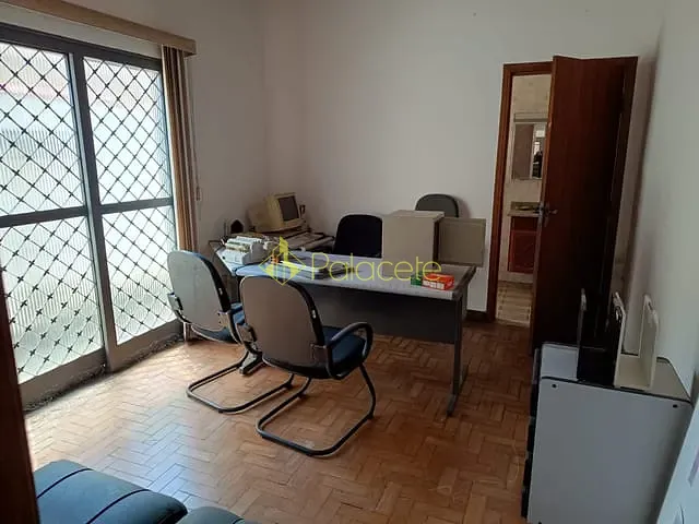 Comercial com 210m², para alugar, no bairro Centro em Taubaté