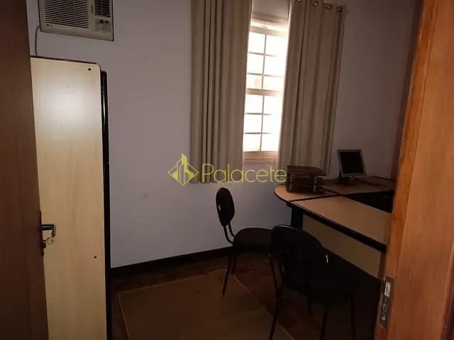 Comercial com 210m², para alugar, no bairro Centro em Taubaté