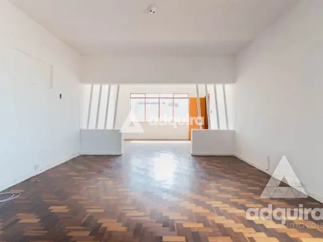 Sala com 490m² 4 quartos e 2 banheiros, à venda, no bairro Oficinas em Ponta Grossa